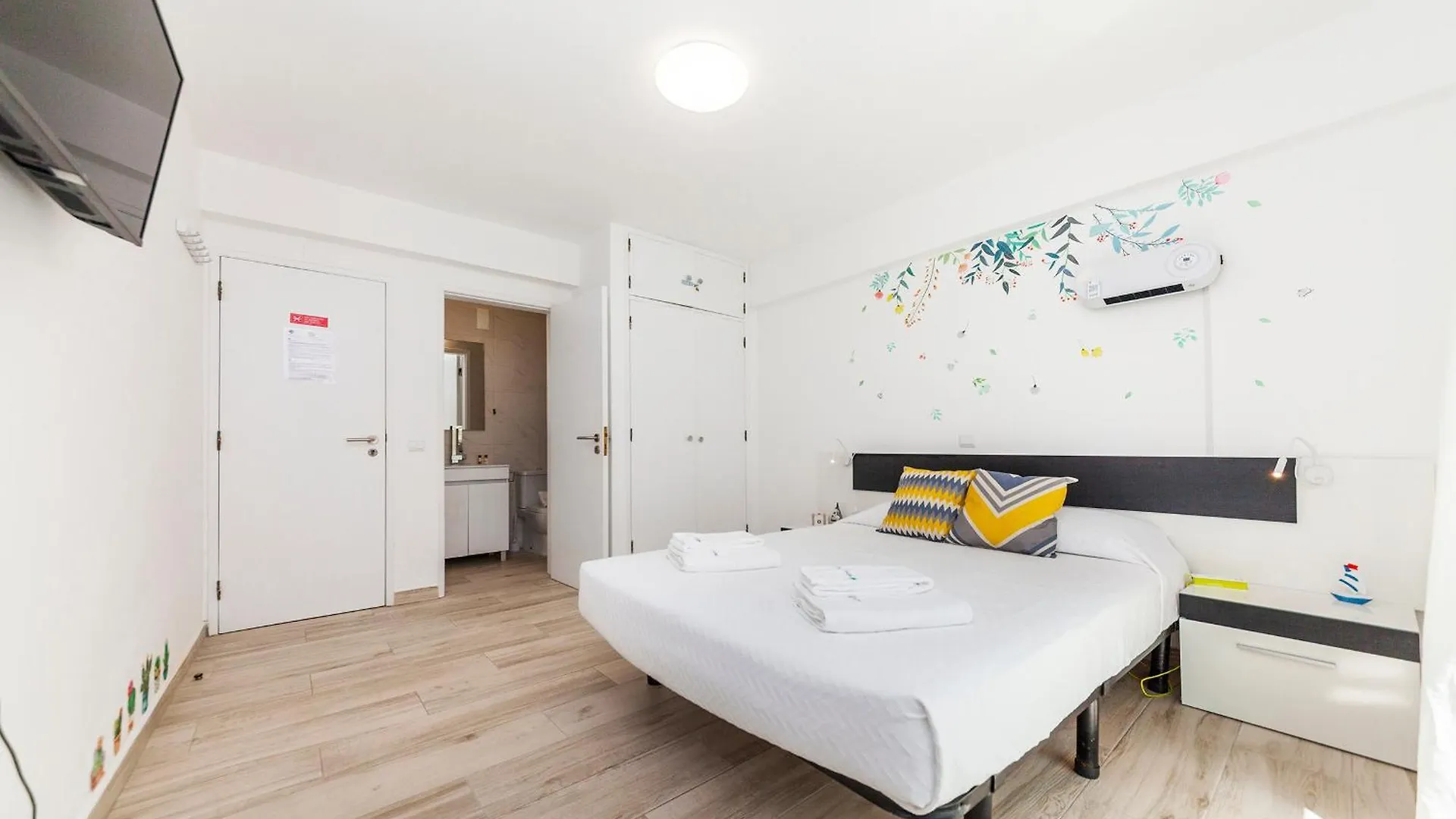 M - Martin & Tomas Guesthouse Lagos