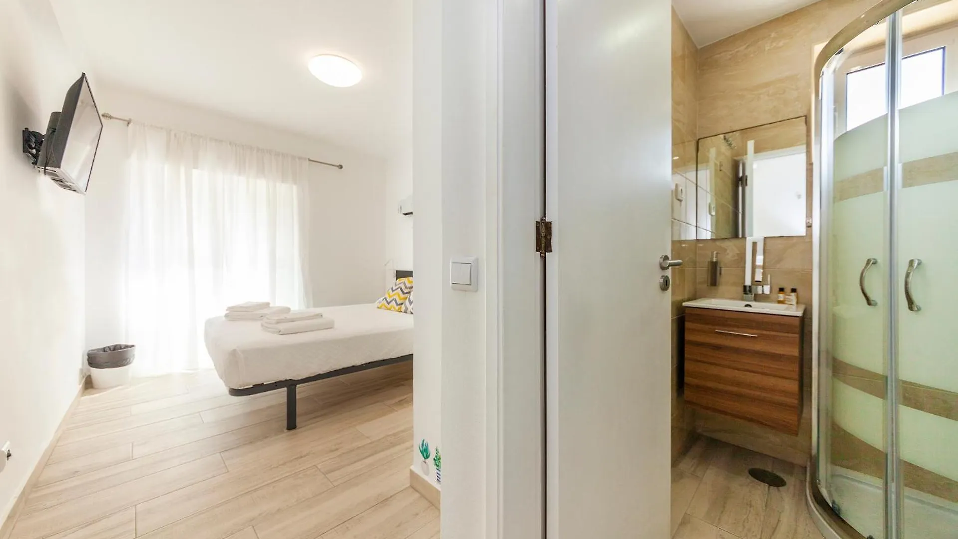 M - Martin & Tomas Guesthouse Lagos